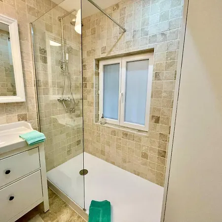 La Chouette Blanche, Hypercentre