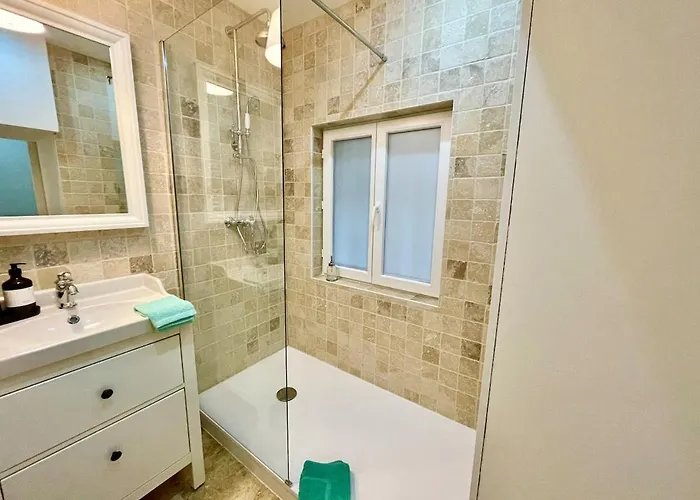 La Chouette Blanche, Hypercentre